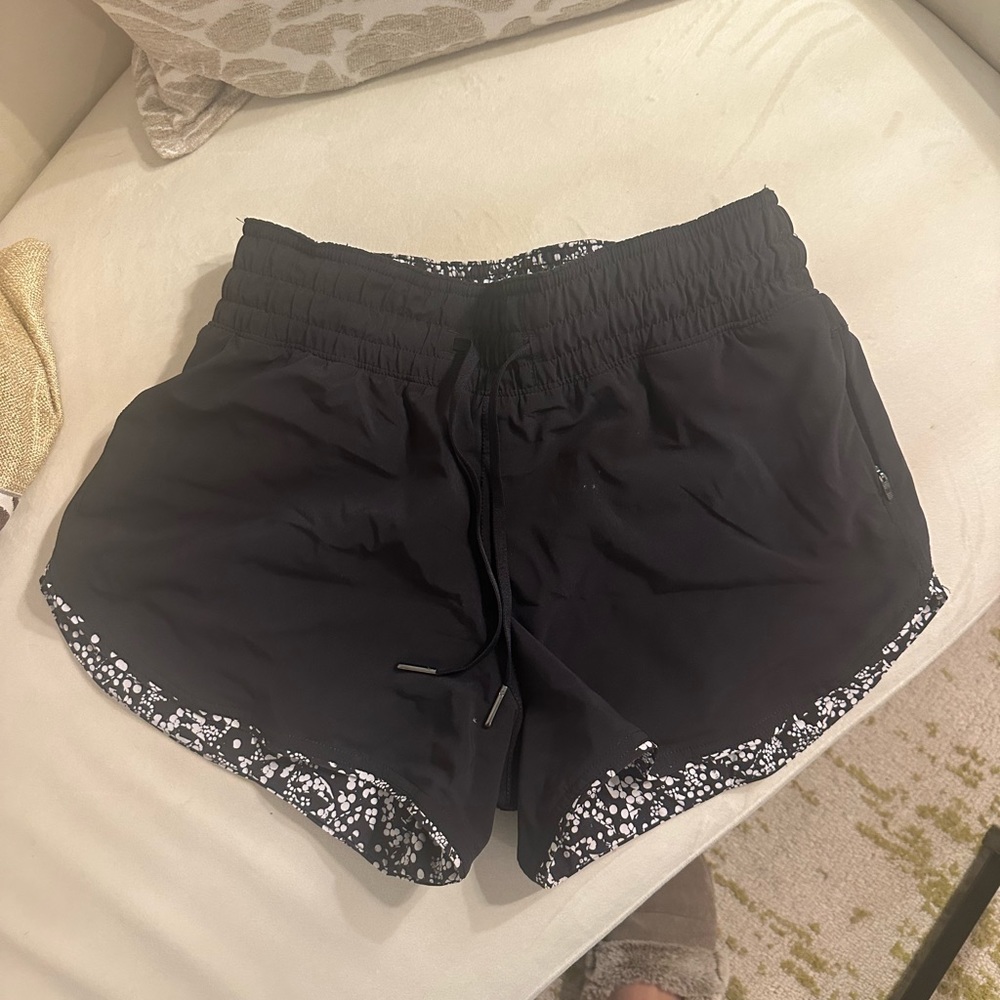 Lululemon "Choose a side" women's reversible shorts